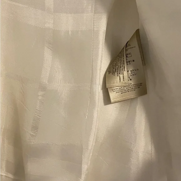 BURBERRY WHITE TUXEDO BLAZER, SIZE  6 YELLOW STAINS AND WEAR ON THE NECK& BOTTOM - Picture 5 of 14